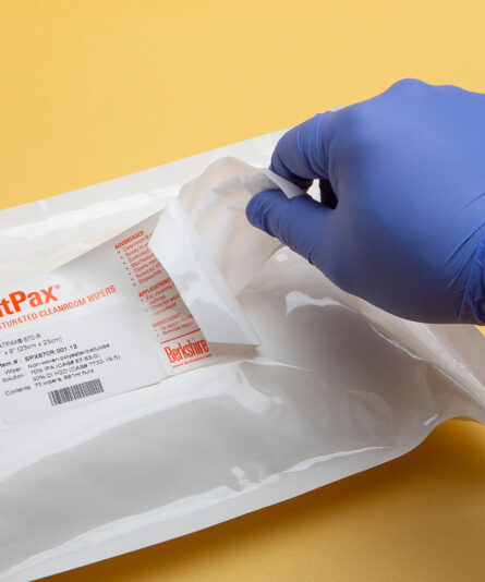 SatPax-670-R-9x9-Case-Polyester-Cleanroom-Wipes-Applicaiton