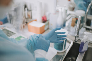 Key Quality Attributes for Cleanroom Consumables scaled